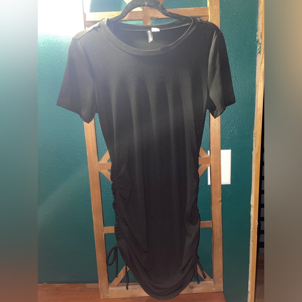 Divided Black Fitted Ruched Short Sleeve Dress